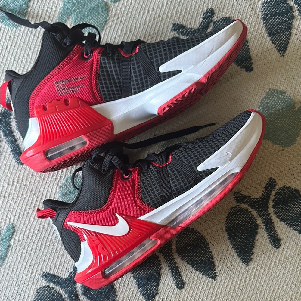 Nike Men's Black, Red & White Athletic Shoes